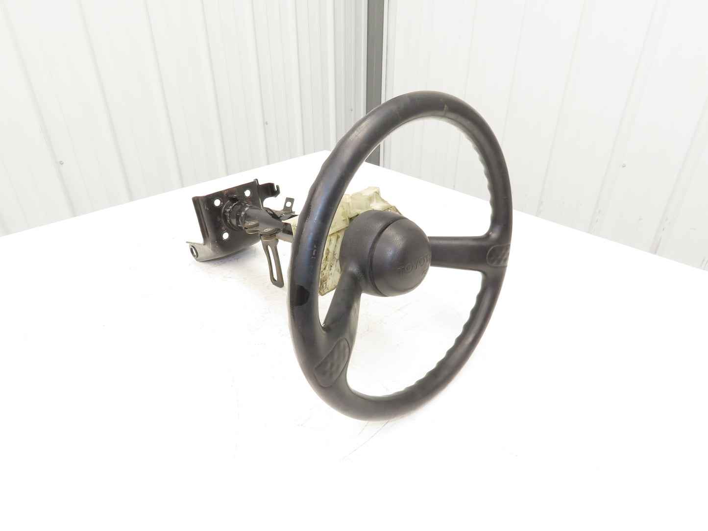 Toyota Electric Forklift Steering Wheel & Column Removed From 7FBCU25