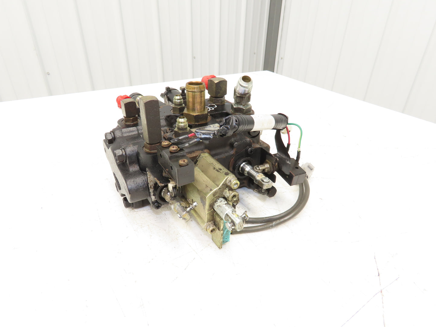 Toyota 67620-21440-71 Hydraulic 3-Spool Forklift Mast Control Valve From 7FBCU25