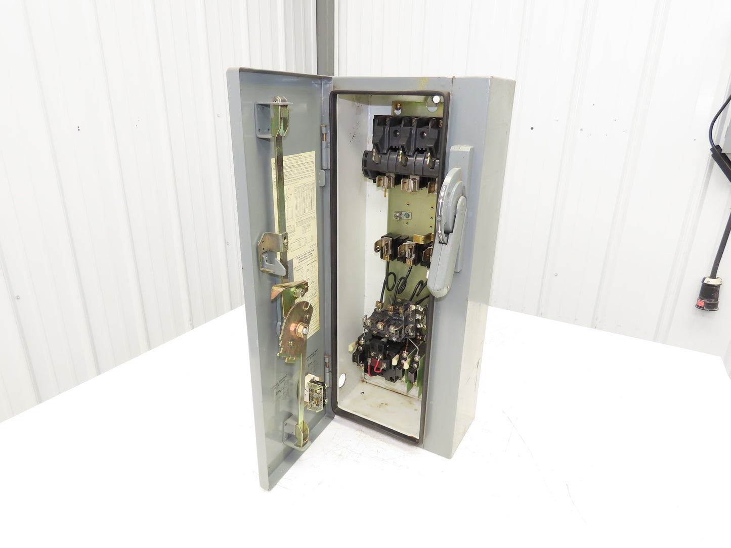 Allen Bradley 712-H635273 Combination Motor Starter 10HP 600V 3Ph 120V Coil
