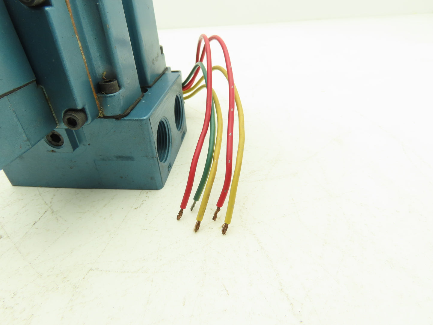 Mac 6521A-000-PM-111DA Pneumatic Air Directional Valve 150PSI 3/4" NPT 120V 60Hz