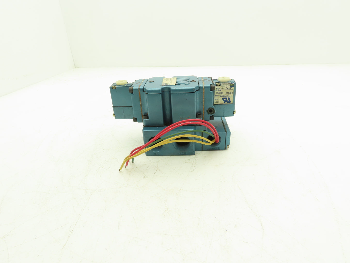 Mac 6521A-000-PM-111DA Pneumatic Air Directional Valve 150PSI 3/4" NPT 120V 60Hz