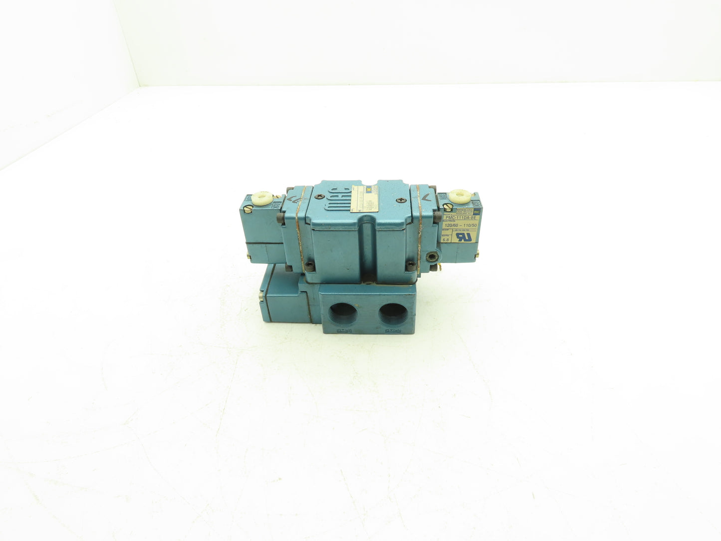 Mac 6521A-000-PM-111DA Pneumatic Air Directional Valve 150PSI 3/4" NPT 120V 60Hz