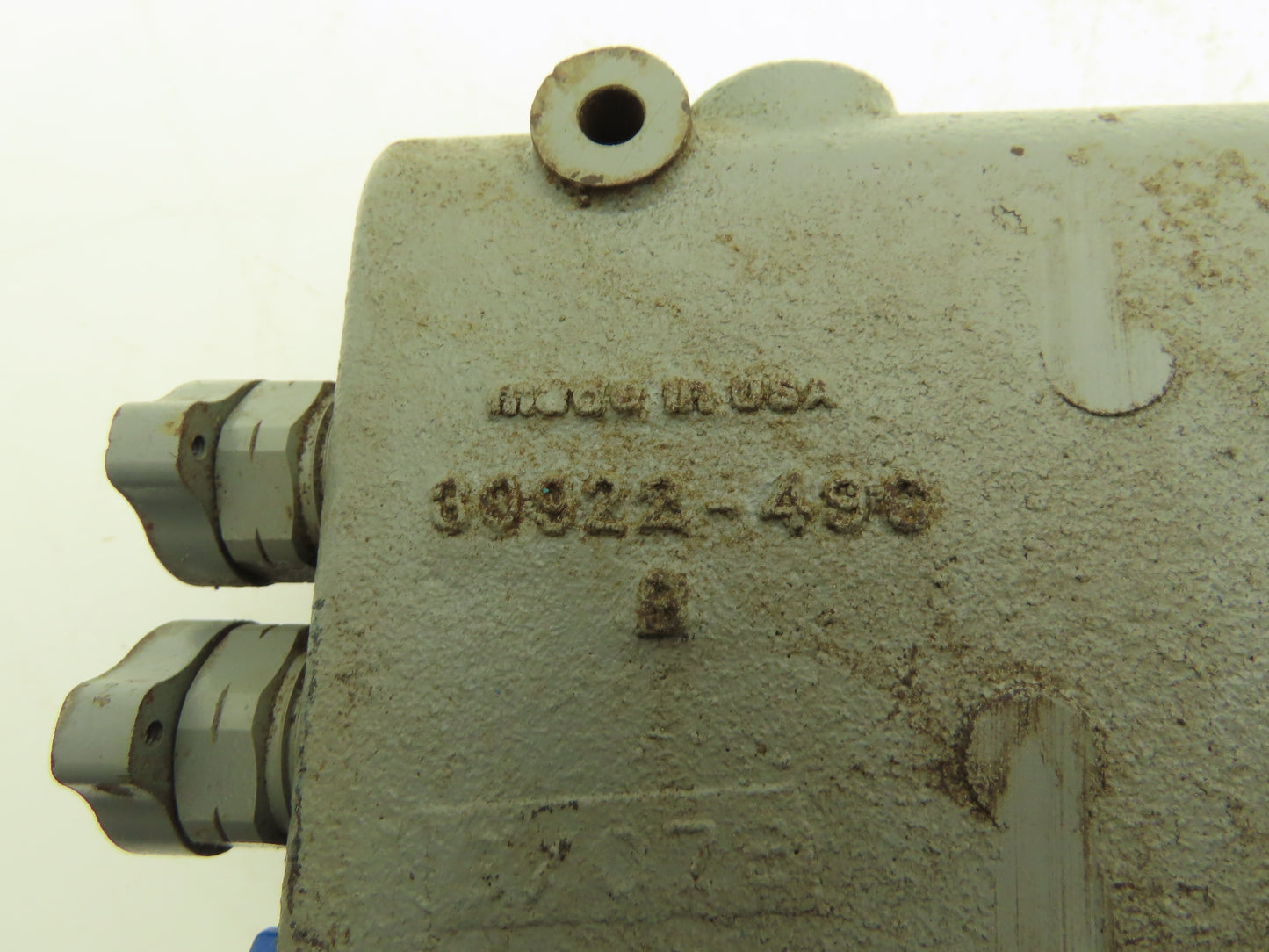 Eaton Cessna 30922-CCN 2 Spool Hydraulic Manual Lever Operated Valve