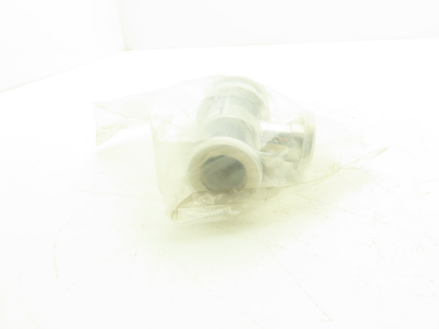 Kurt J Lesker SA0100PVQF Pneumatic Angle Valve Vacuum Isolation 1" Connection