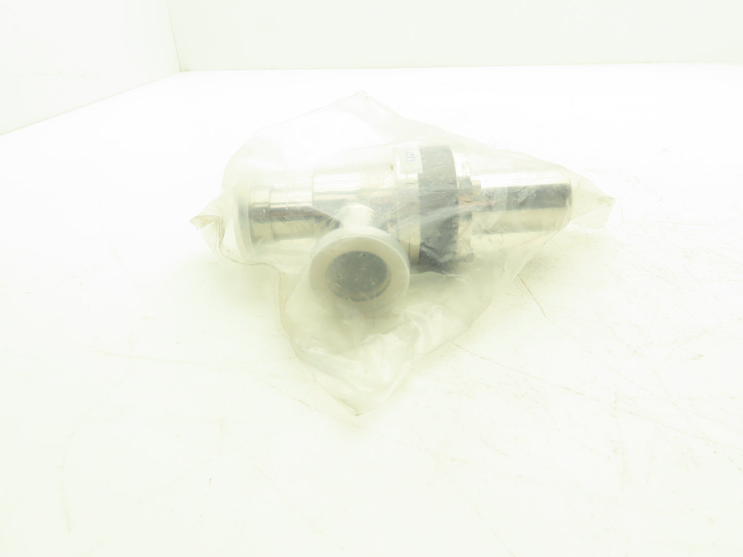 Kurt J Lesker SA0100PVQF Pneumatic Angle Valve Vacuum Isolation 1" Connection