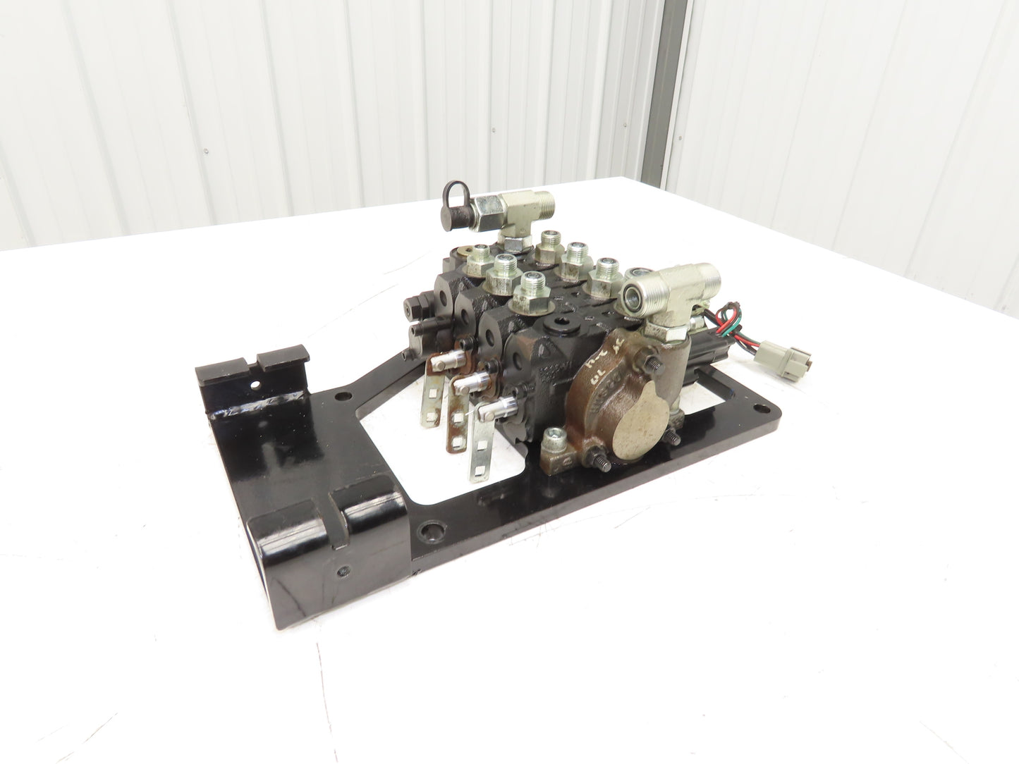 Landoll 072011-02 Hydraulic 3-Spool Mast Control Valve Off LSC30 Forklift