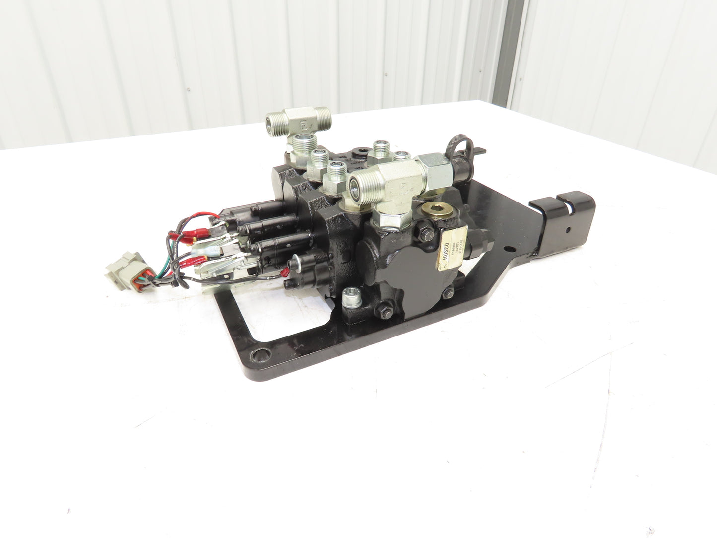 Landoll 072011-02 Hydraulic 3-Spool Mast Control Valve Off LSC30 Forklift