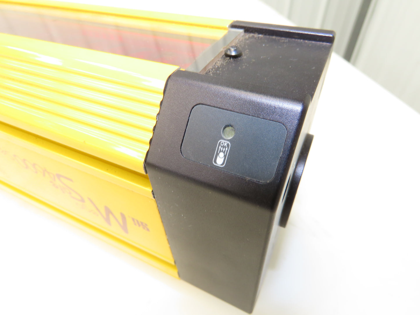 STI MG46-30-1215-X-A1-FD2 Light Curtain Transmitter Mega Safe 1215mm Length