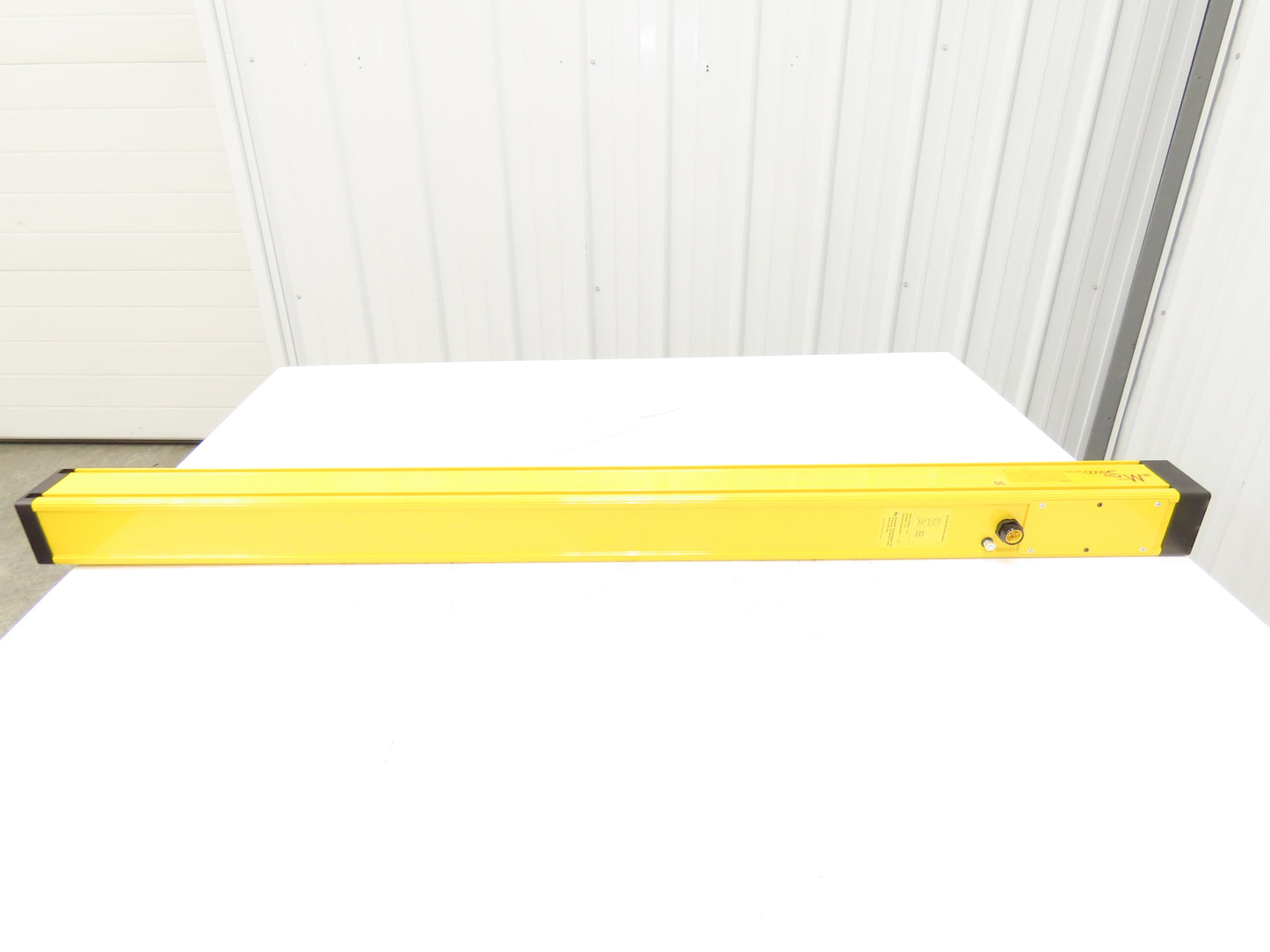 STI MG46-30-1215-X-A1-FD2 Light Curtain Transmitter Mega Safe 1215mm Length