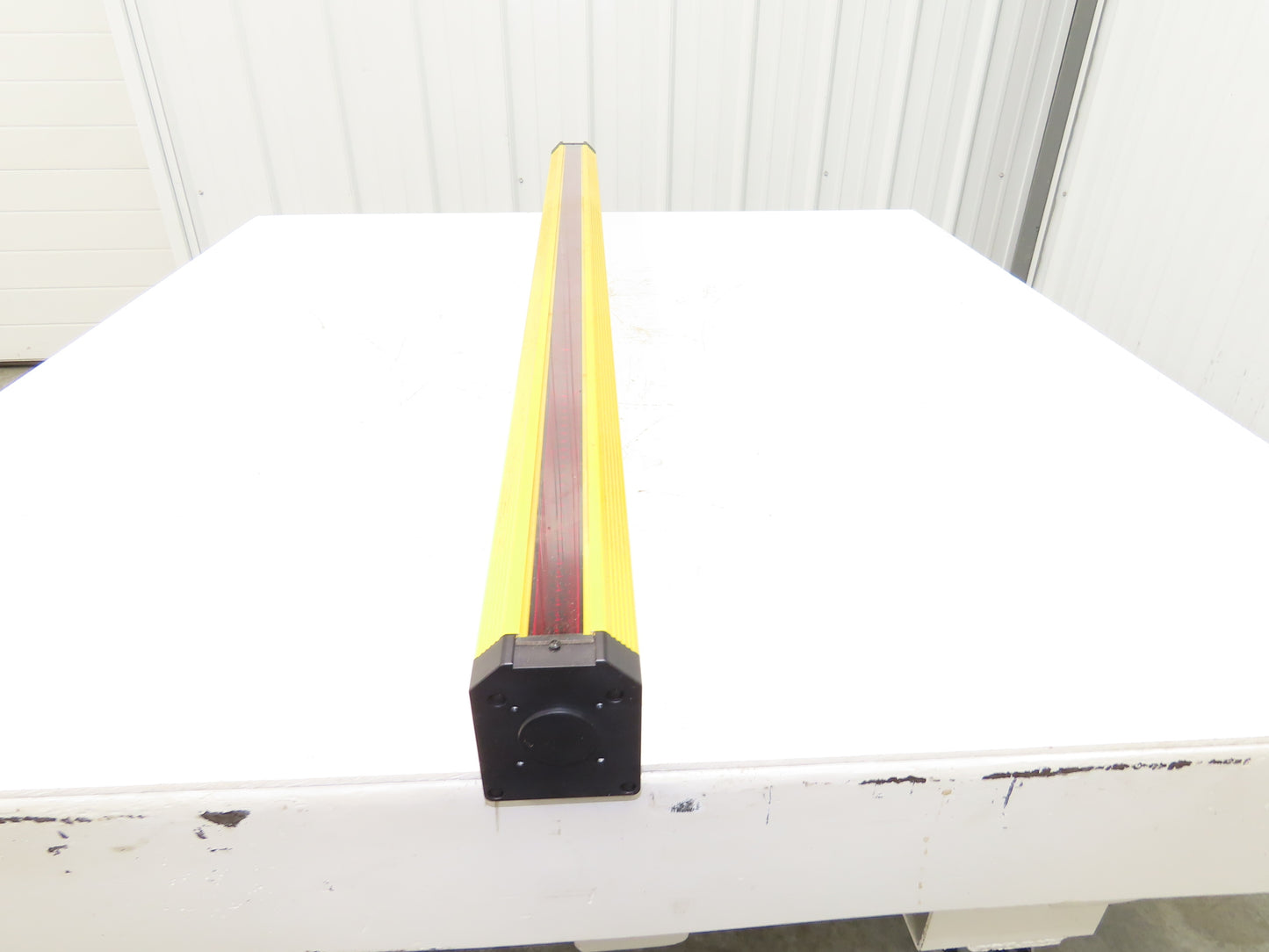 STI MG46-30-1215-X-A1-FD2 Light Curtain Transmitter Mega Safe 1215mm Length