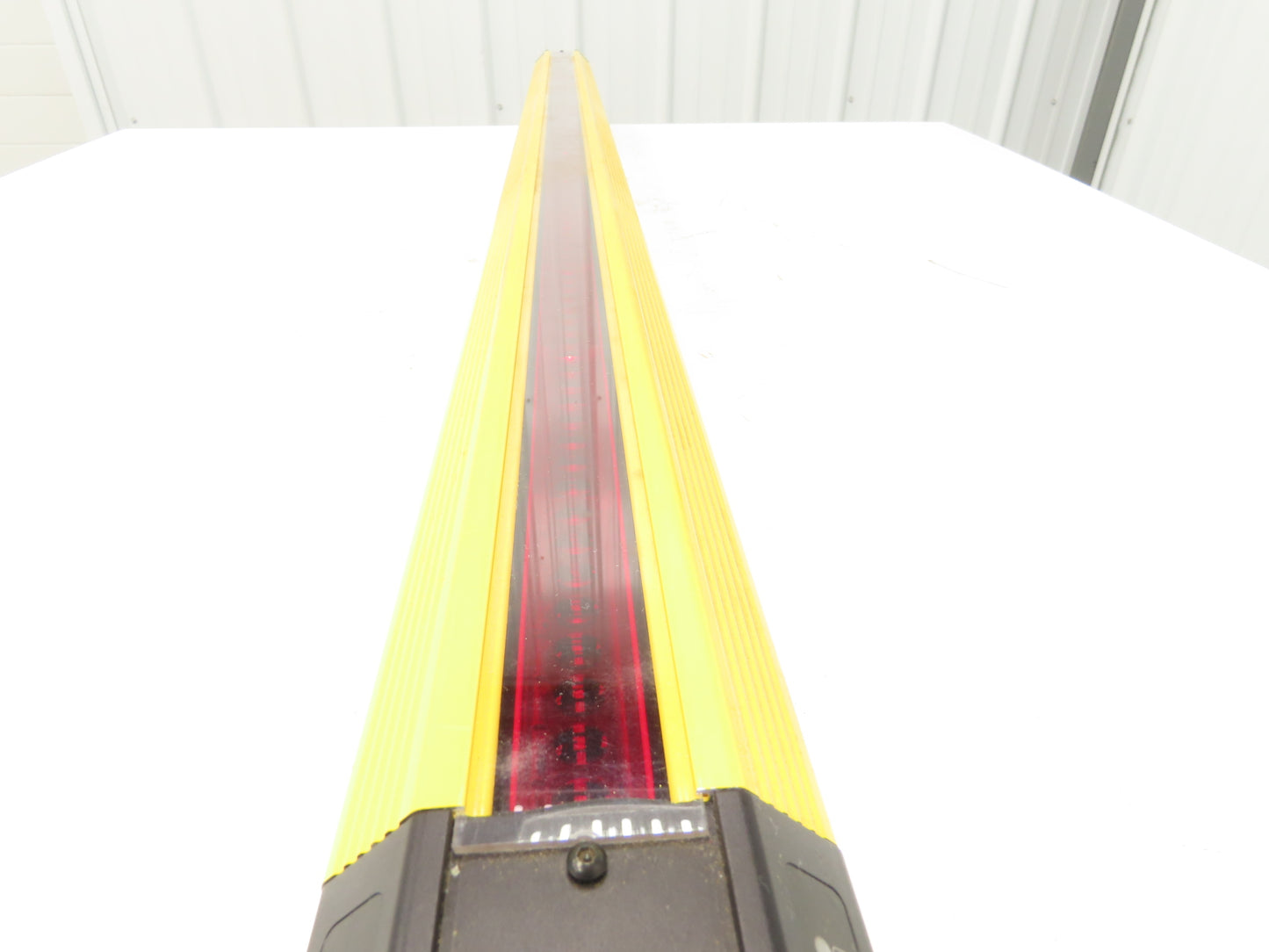 STI MG46-30-1215-X-A1-FD2 Light Curtain Transmitter Mega Safe 1215mm Length