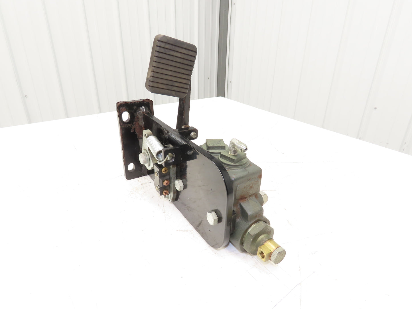 Landoll LSC30 Hydraulic Brake Pedal Master Cylinder Assembly Off LSC30 Forklift