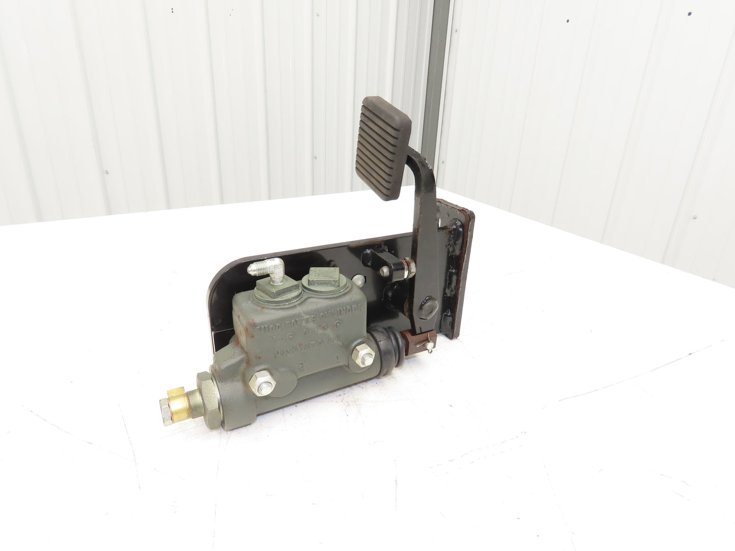 Landoll LSC30 Hydraulic Brake Pedal Master Cylinder Assembly Off LSC30 Forklift