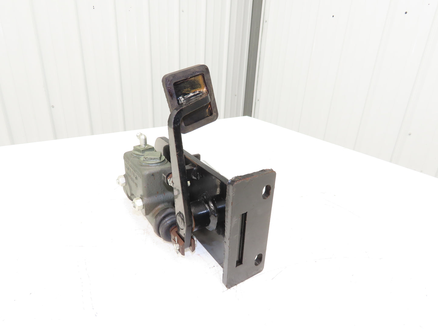 Landoll LSC30 Hydraulic Brake Pedal Master Cylinder Assembly Off LSC30 Forklift