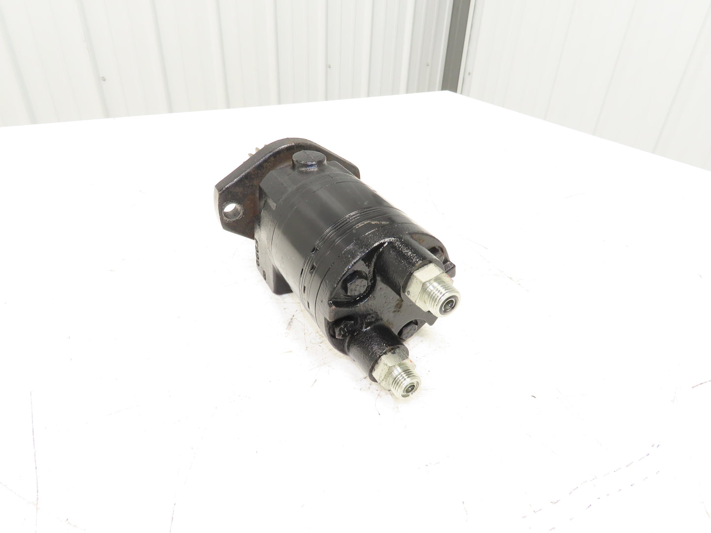 Landoll TE0195AR130AAAA Hydraulic Motor Removed From LSC30 Stand On Forklift