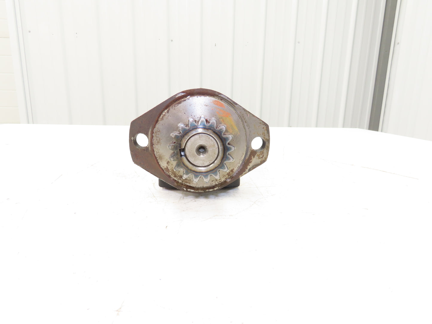 Landoll TE0195AR130AAAA Hydraulic Motor Removed From LSC30 Stand On Forklift