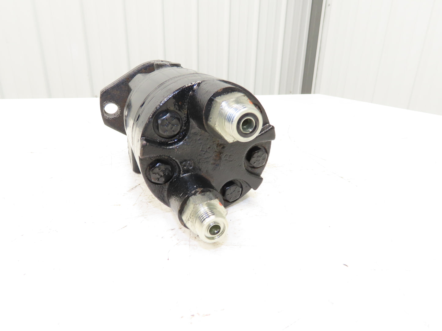 Landoll TE0195AR130AAAA Hydraulic Motor Removed From LSC30 Stand On Forklift