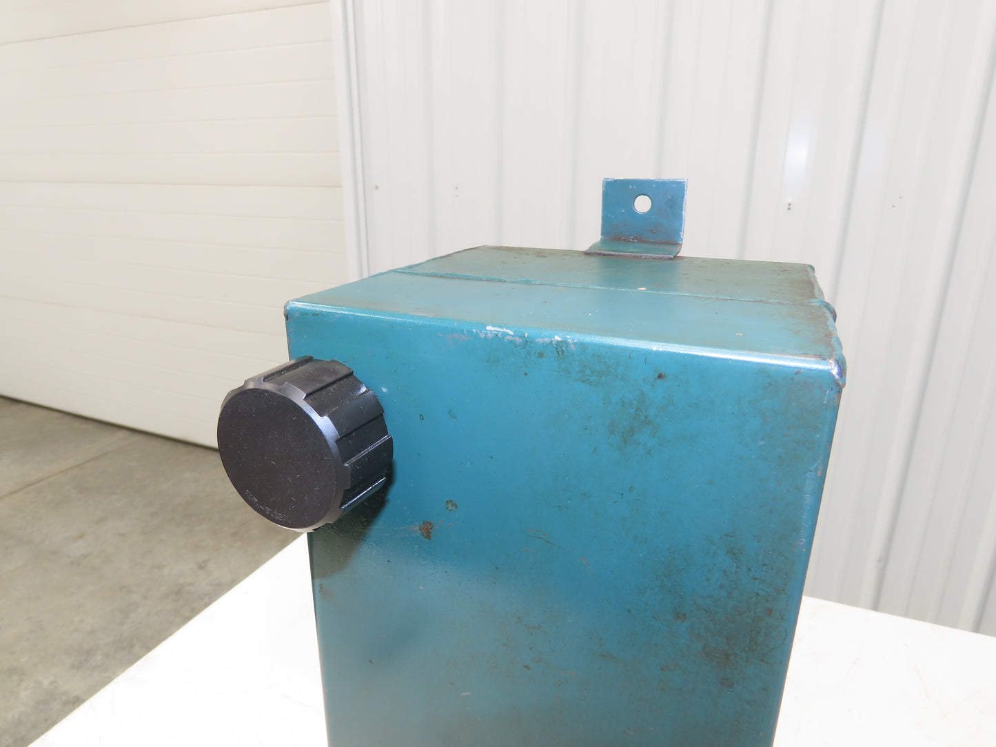 Dayton 4Z477 Hydraulic Power Pack Reservoir Tank 2-1/2 Gallon -No Motor