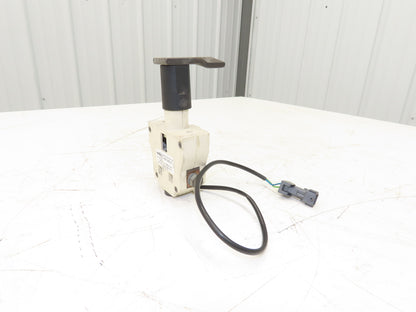 Linde 8022531 Electric Forklift Push Pull Switch E18C-02