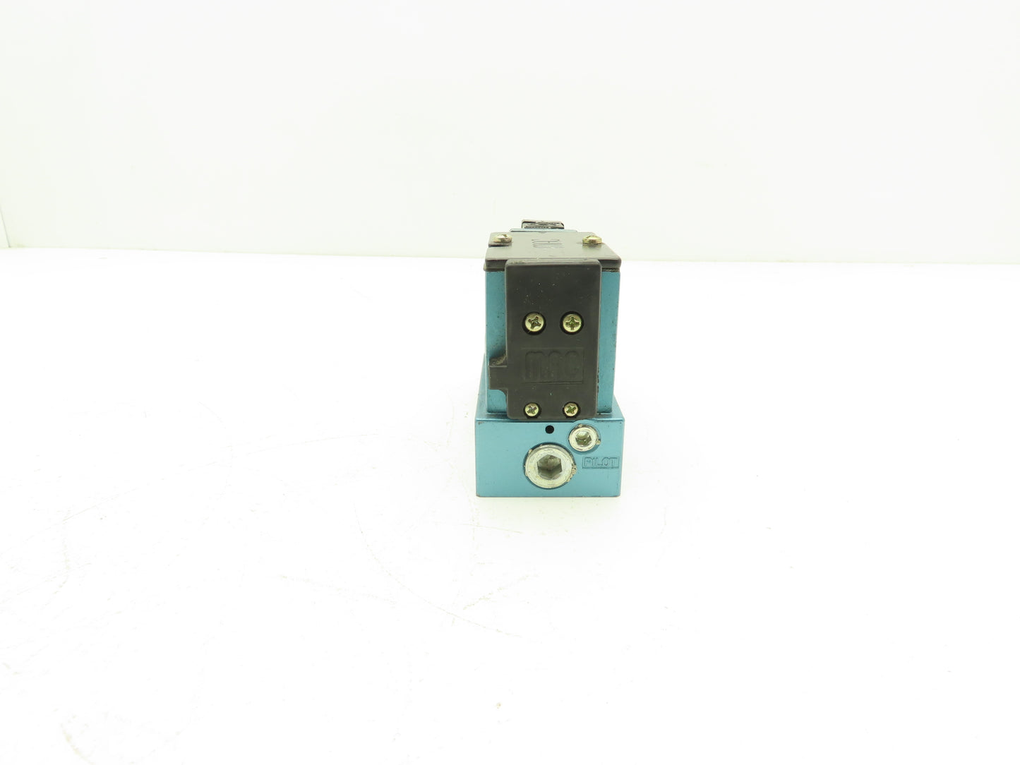 Mac 82A-AB-BAA-TM-DAAJ-1JM Pneumatic Air Solenoid Valve 4-Way 1/4"NPT 120VAC
