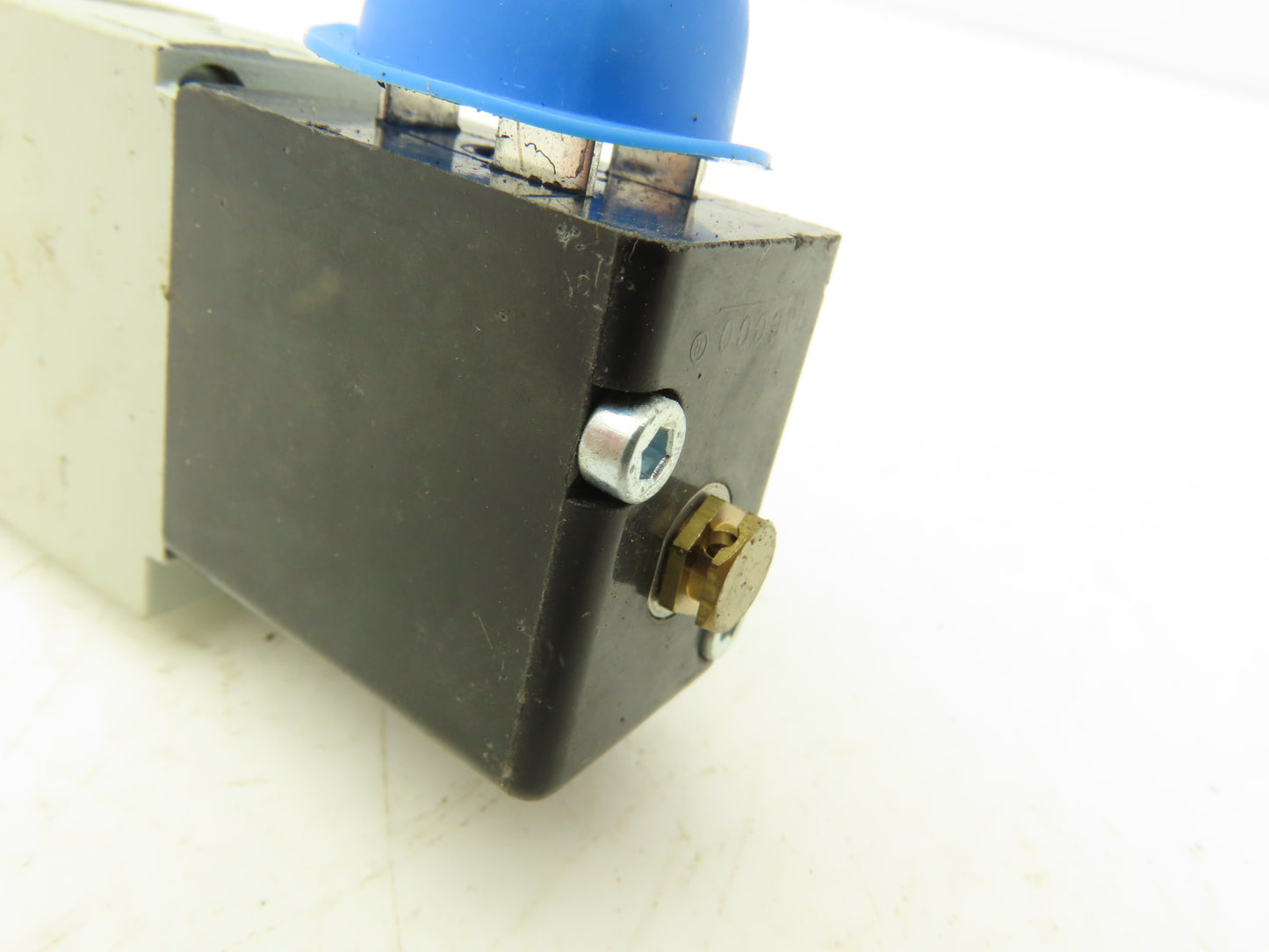 Numatics L11BB5520 Pneumatic  Valve Double Solenoid 120VAC 50/60 Hz 1/8" NPT