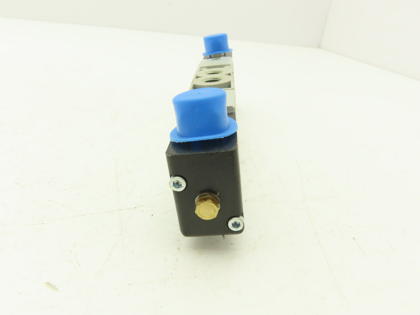 Numatics L11BB5520 Pneumatic  Valve Double Solenoid 120VAC 50/60 Hz 1/8" NPT