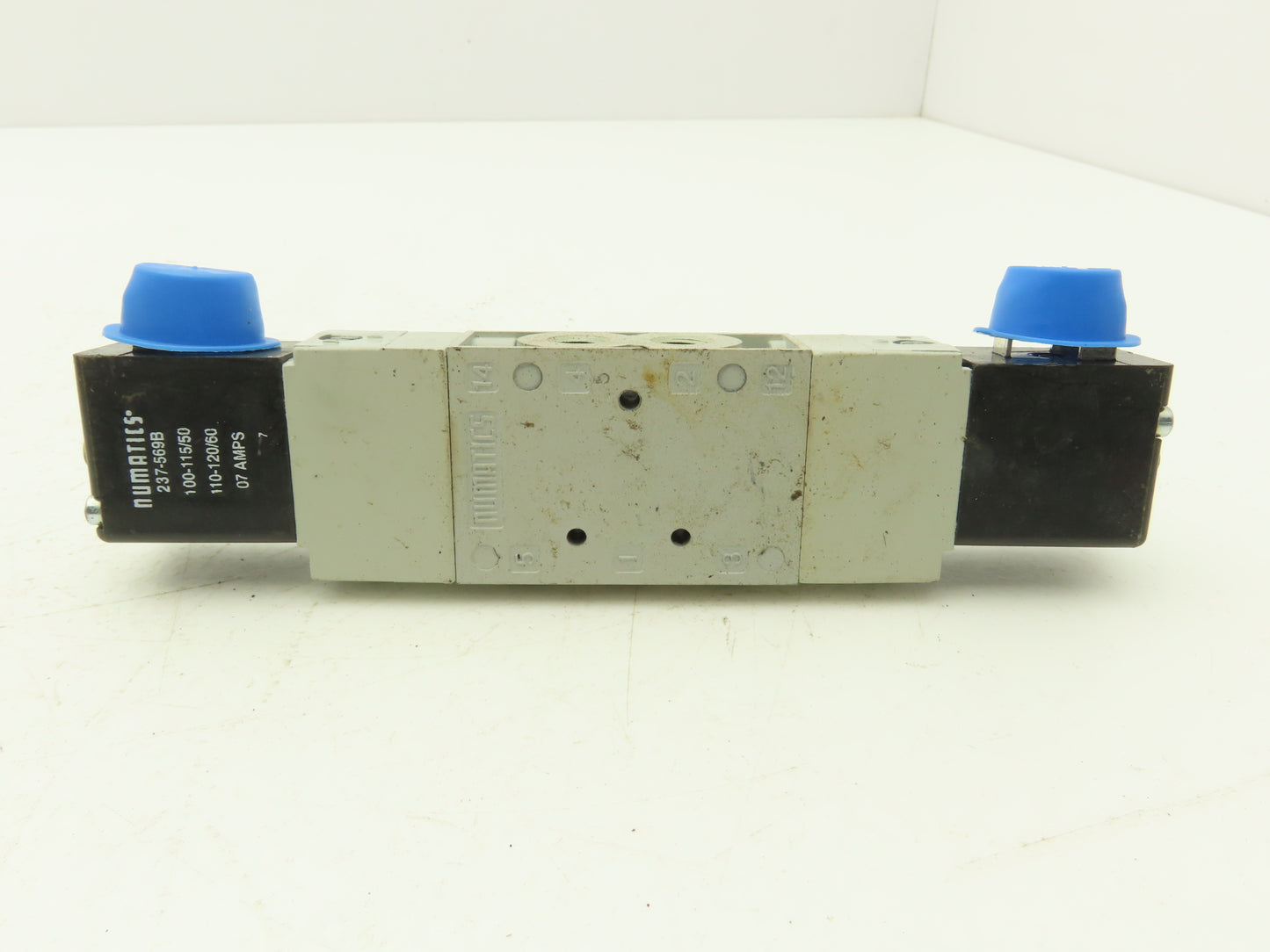 Numatics L11BB5520 Pneumatic  Valve Double Solenoid 120VAC 50/60 Hz 1/8" NPT