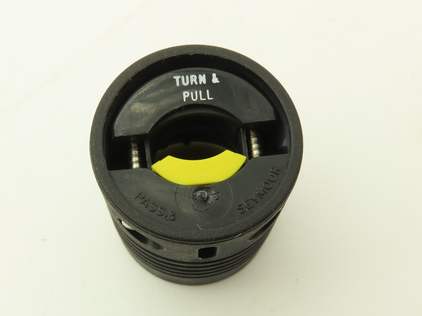 Pass & Seymour L715-P Legrand Turnlok Plug 2P 3W Grounding 15A 277VAC Box of 8