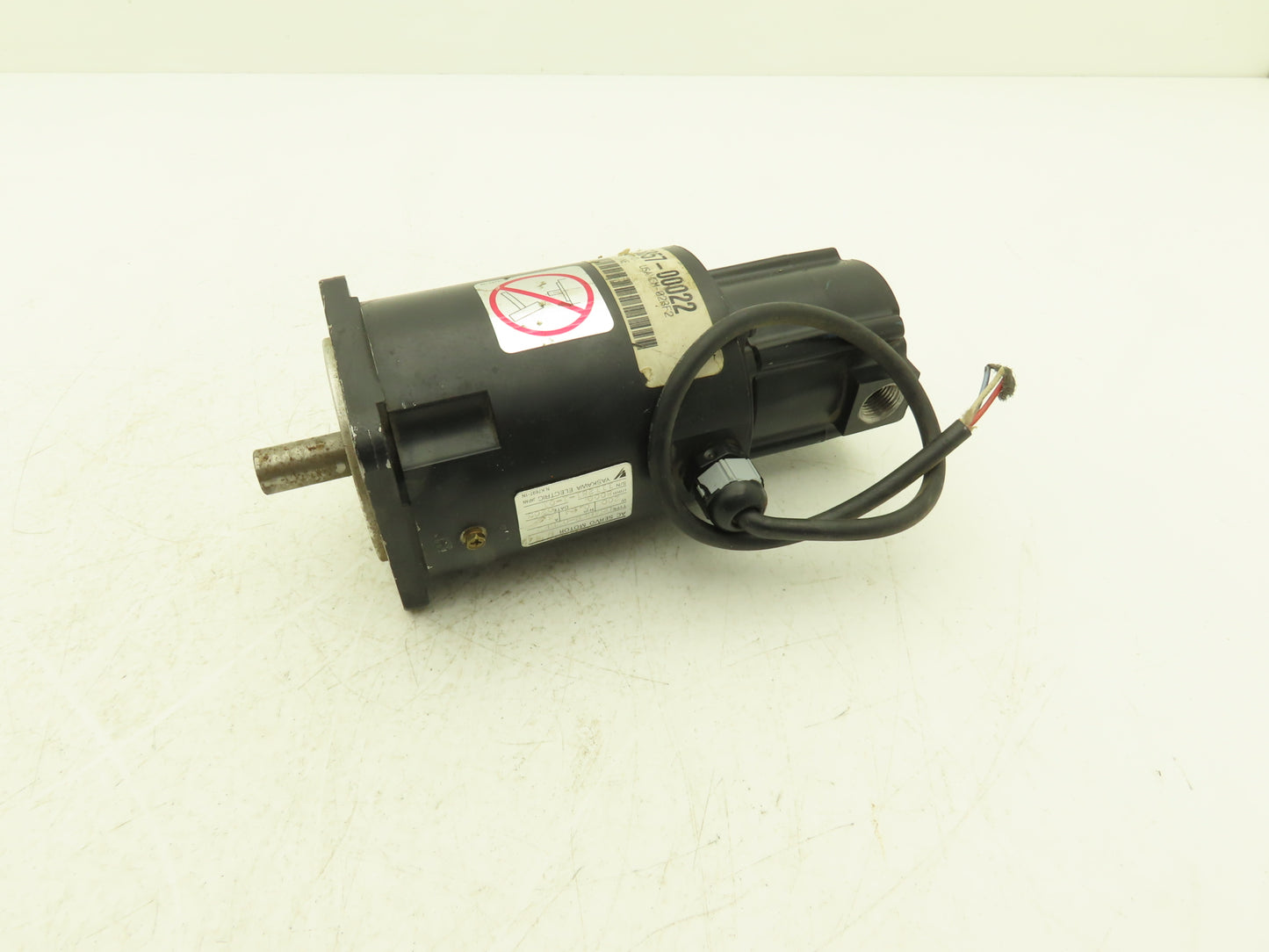 Yaskawa USAHEM-02BF2 AC Servo Motor 200W 8000rpm With Encoder *Read