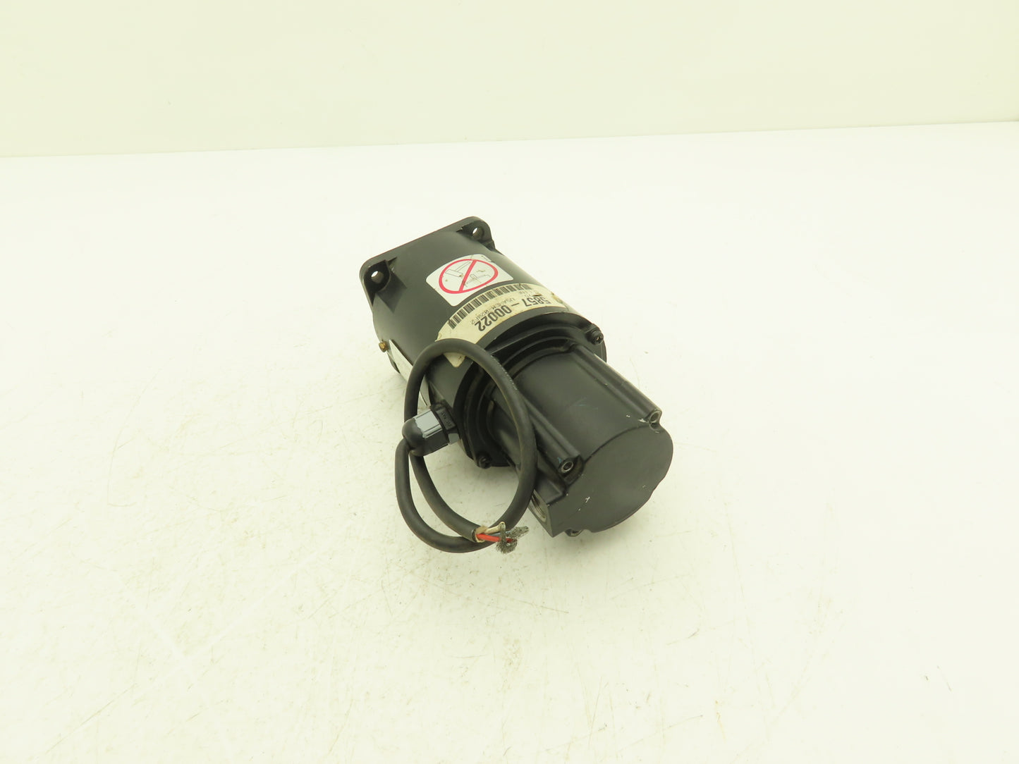 Yaskawa USAHEM-02BF2 AC Servo Motor 200W 8000rpm With Encoder *Read