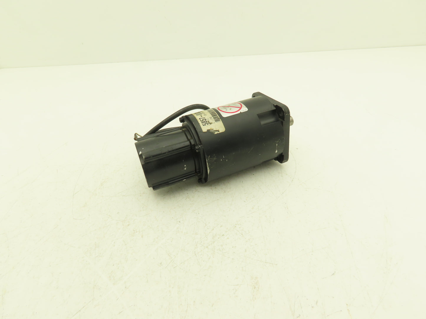 Yaskawa USAHEM-02BF2 AC Servo Motor 200W 8000rpm With Encoder *Read