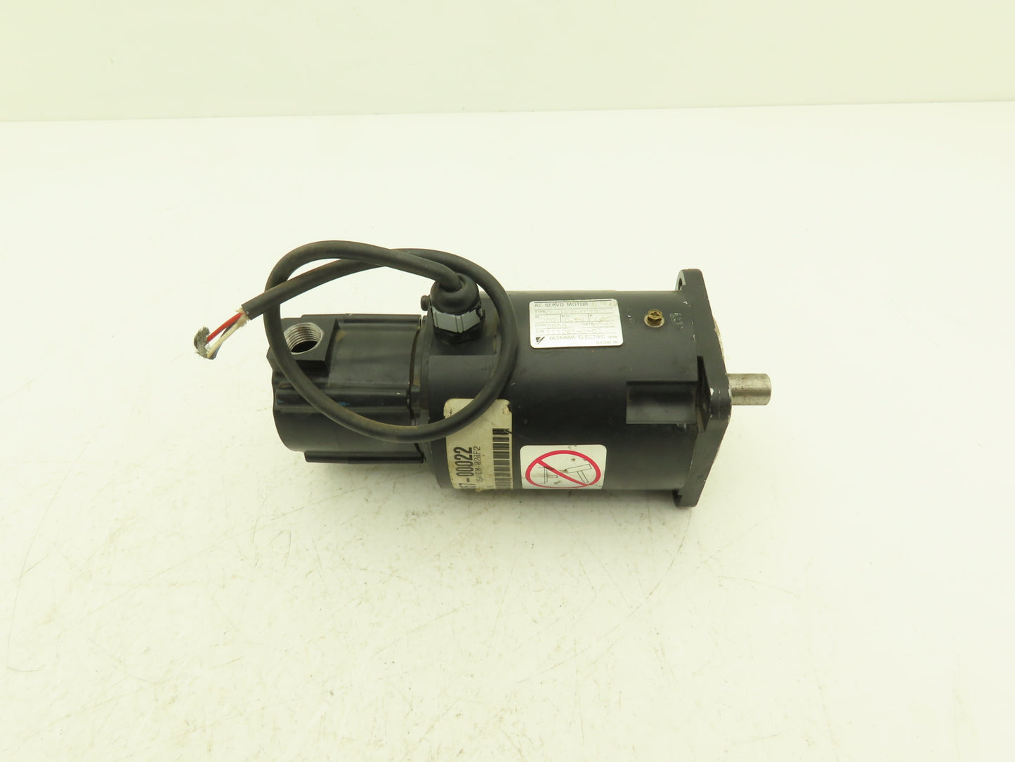 Yaskawa USAHEM-02BF2 AC Servo Motor 200W 8000rpm With Encoder *Read