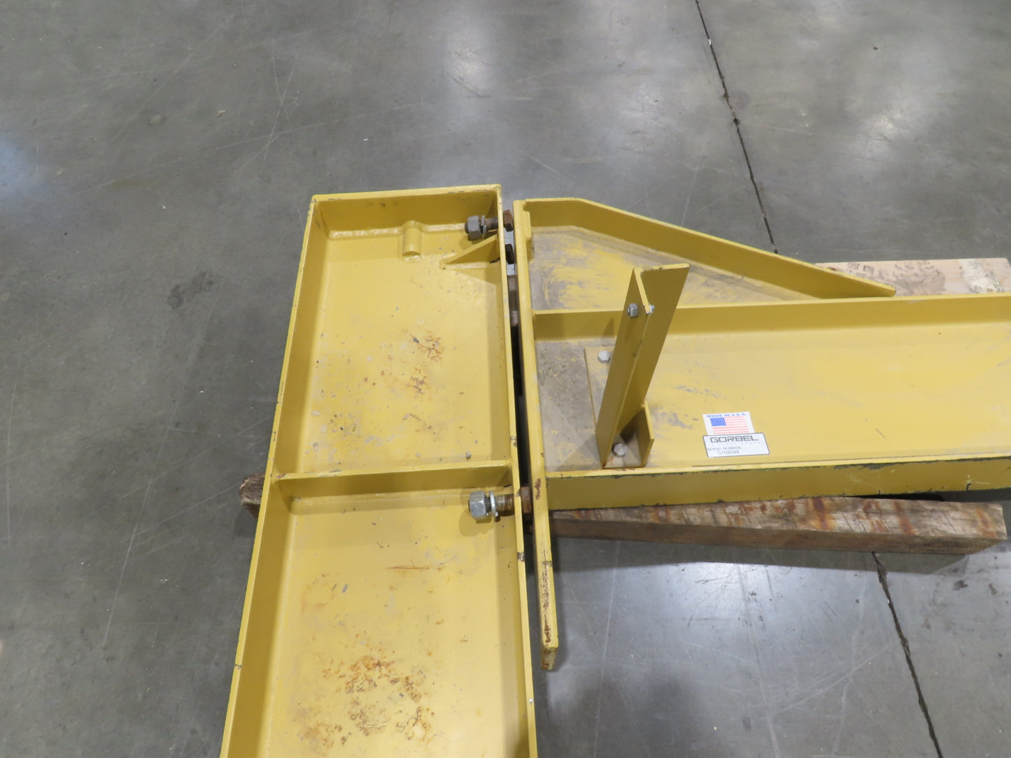 Gorbel 1 Ton 2000Lb Full Cantilever Post Jib Crane 15' Span 9' 2"HUB 11' 3"OAH