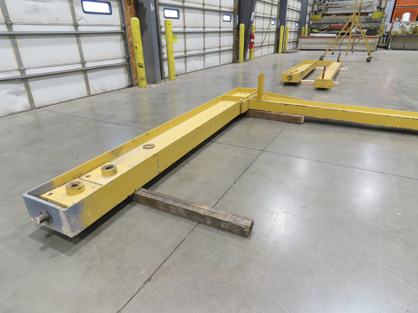 Gorbel 1 Ton 2000Lb Full Cantilever Post Jib Crane 15' Span 9' 2"HUB 11' 3"OAH