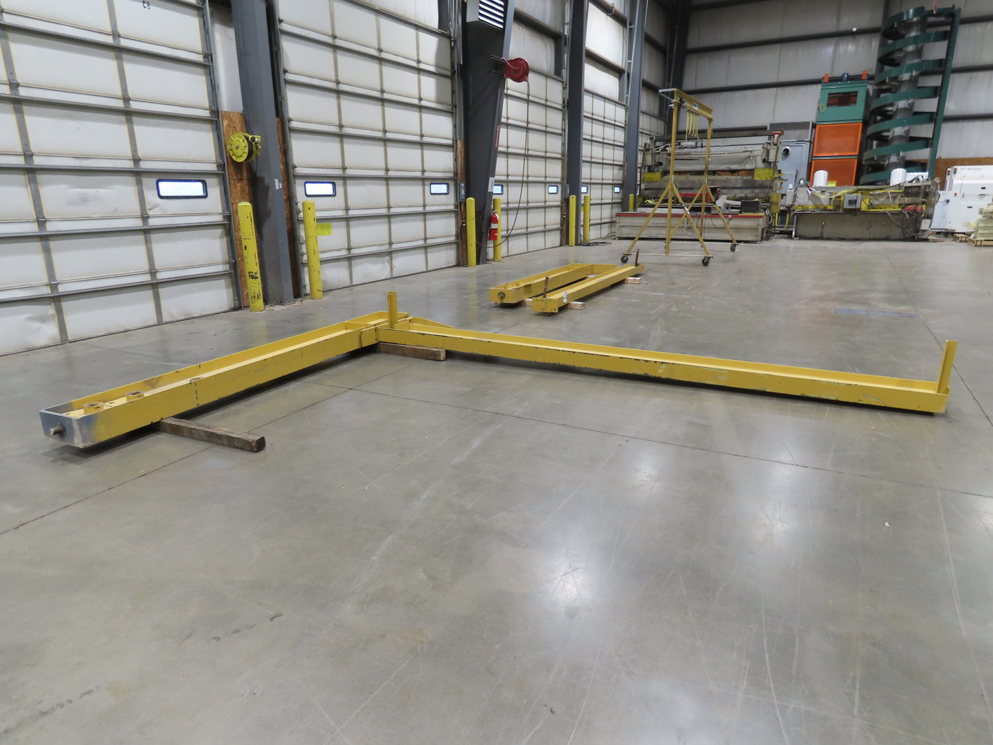 Gorbel 1 Ton 2000Lb Full Cantilever Post Jib Crane 15' Span 9' 2"HUB 11' 3"OAH