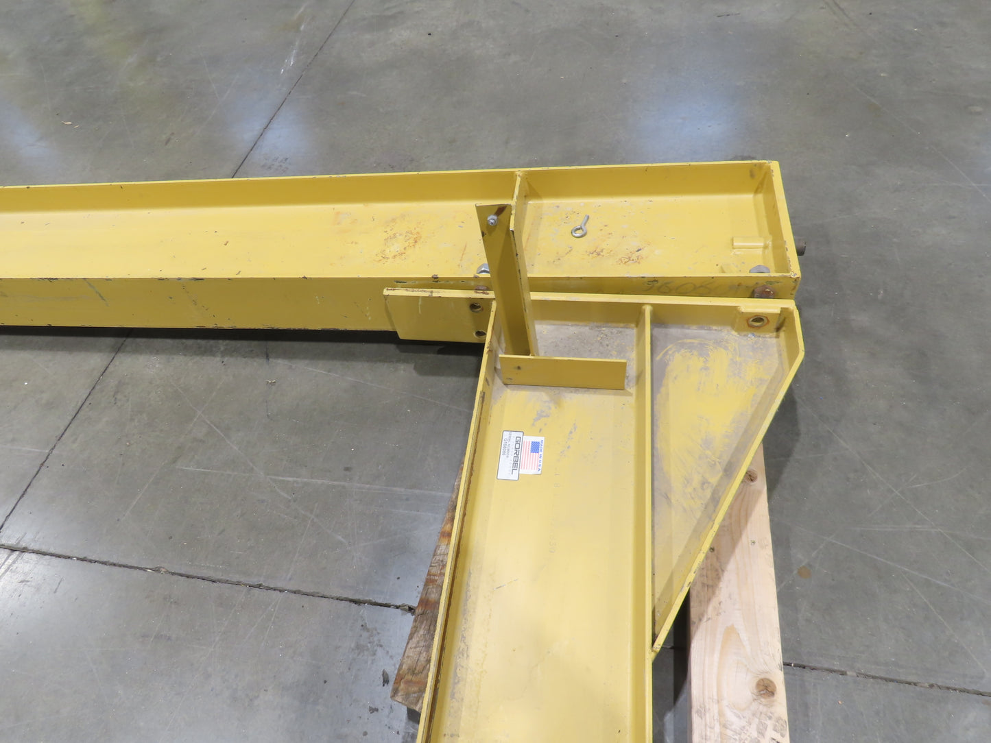 Gorbel 1 Ton 2000Lb Full Cantilever Post Jib Crane 15' Span 9' 2"HUB 11' 3"OAH