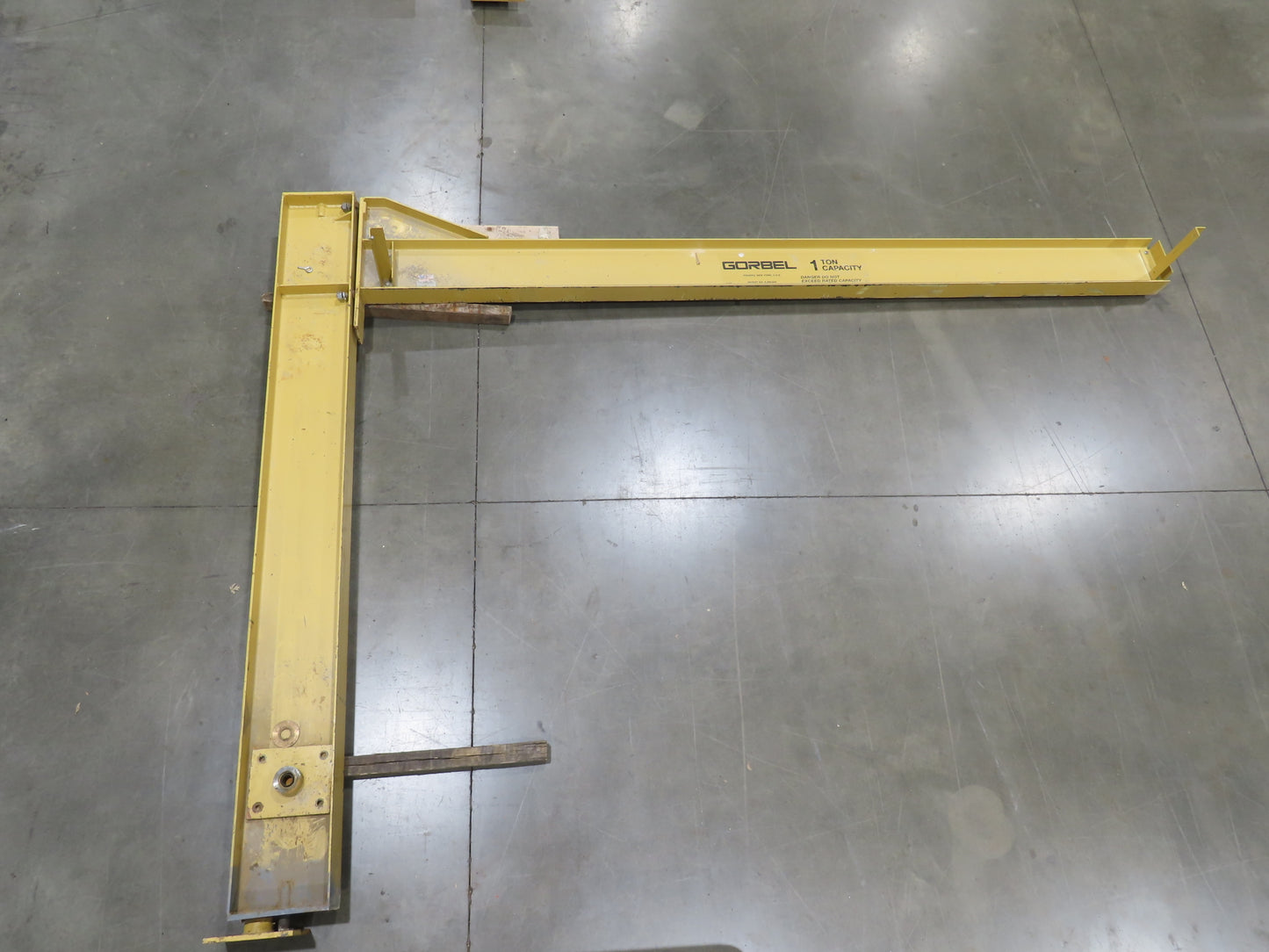 Gorbel 1 Ton 2000Lb Full Cantilever Post Jib Crane 15' Span 9' 2"HUB 11' 3"OAH