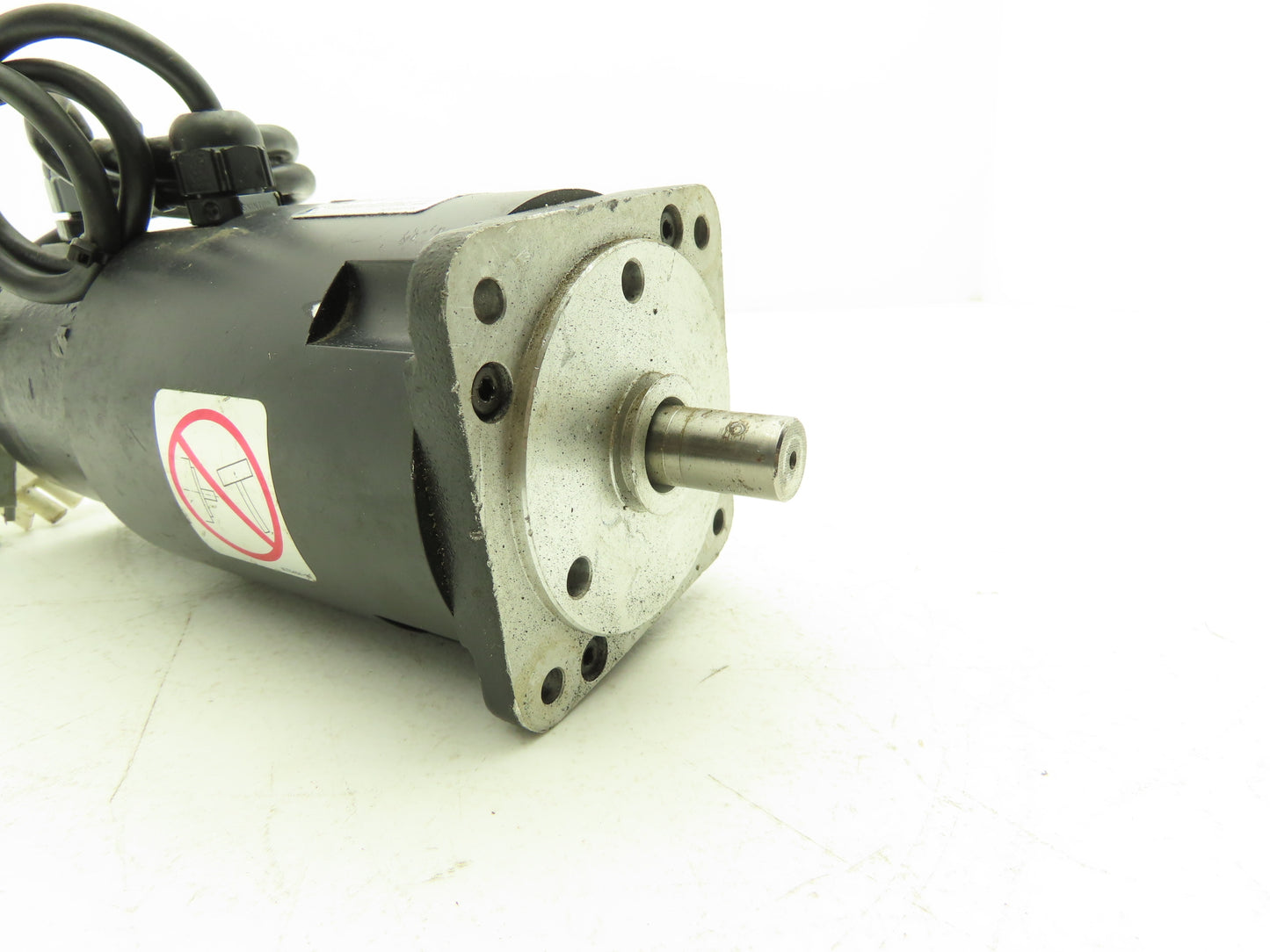 Yaskawa USAHEM-02VYU11 AC Servo Motor 200W 8000rpm With Encoder