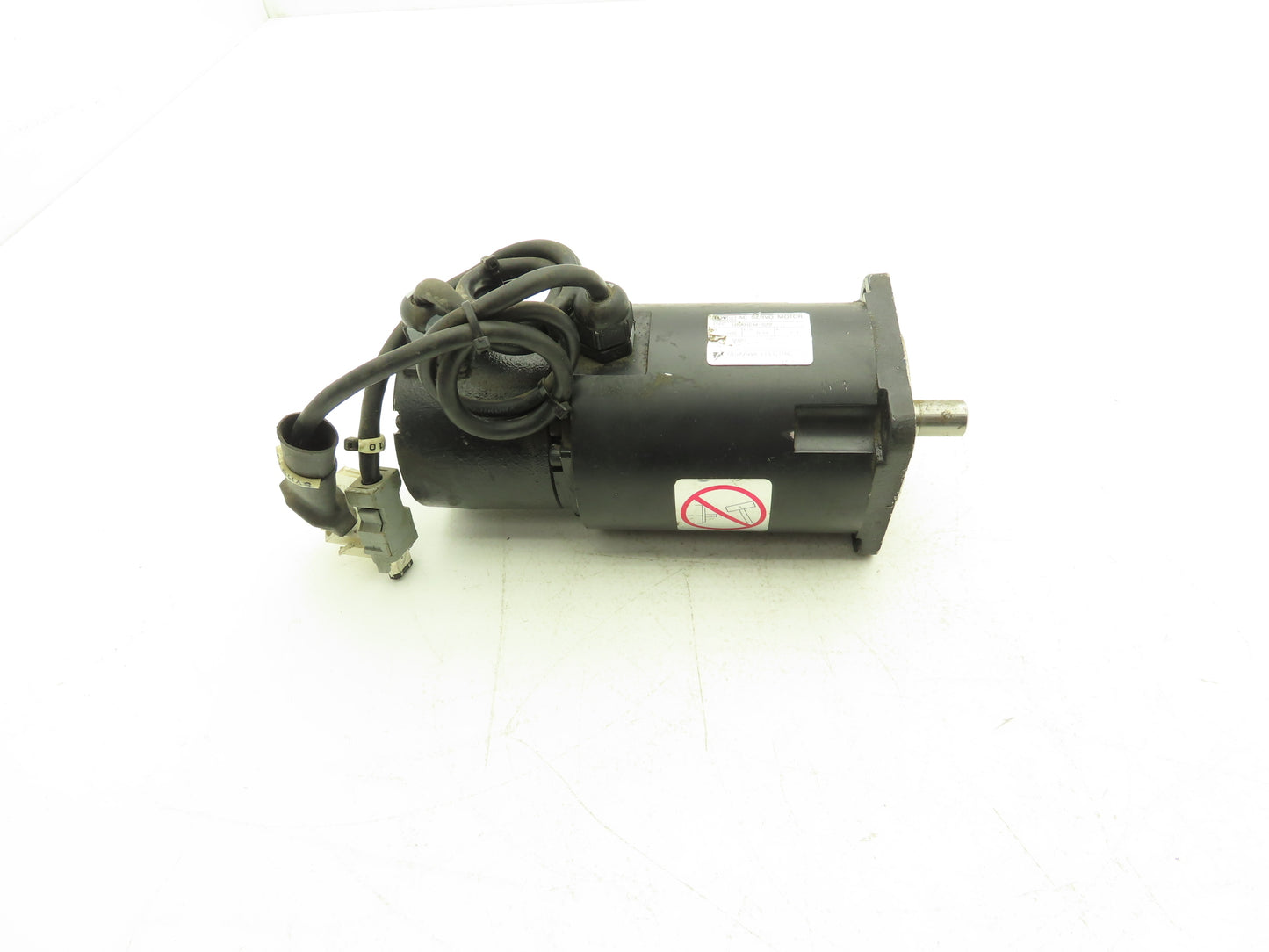 Yaskawa USAHEM-02VYU11 AC Servo Motor 200W 8000rpm With Encoder