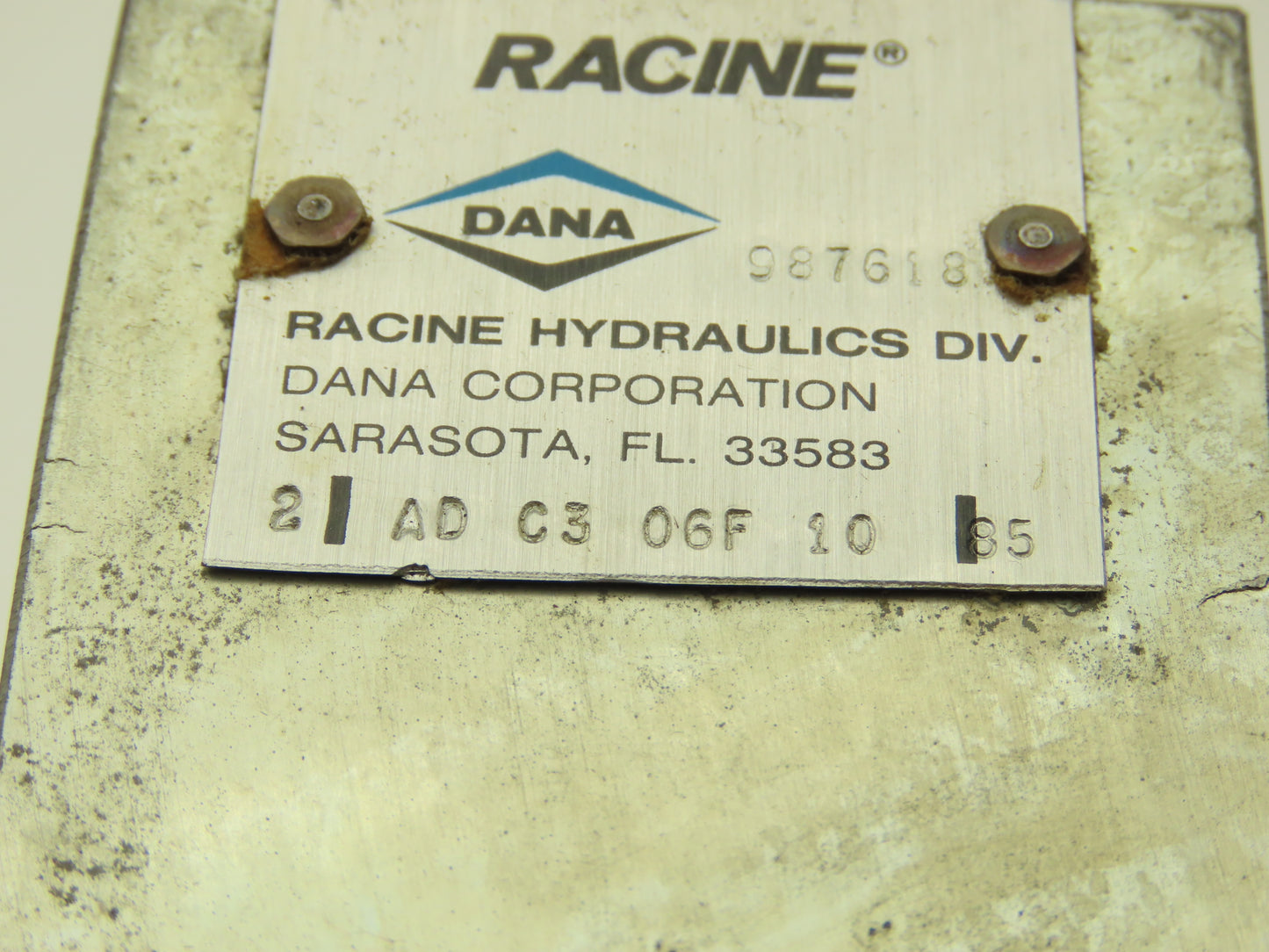 Dana 987618 Hydraulic Manifold Block W Flow Control Valve