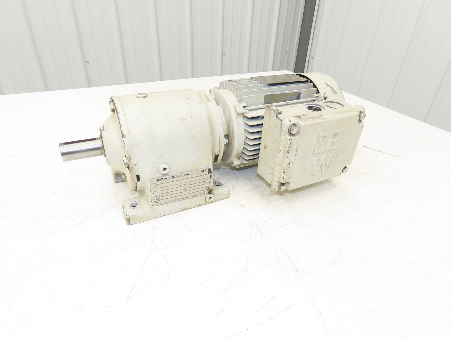 Sew Eurodrive R40DT80N4 AC Gearmotor 3.98:1 Reducer 1HP 427RPM 230/460V 3Ph