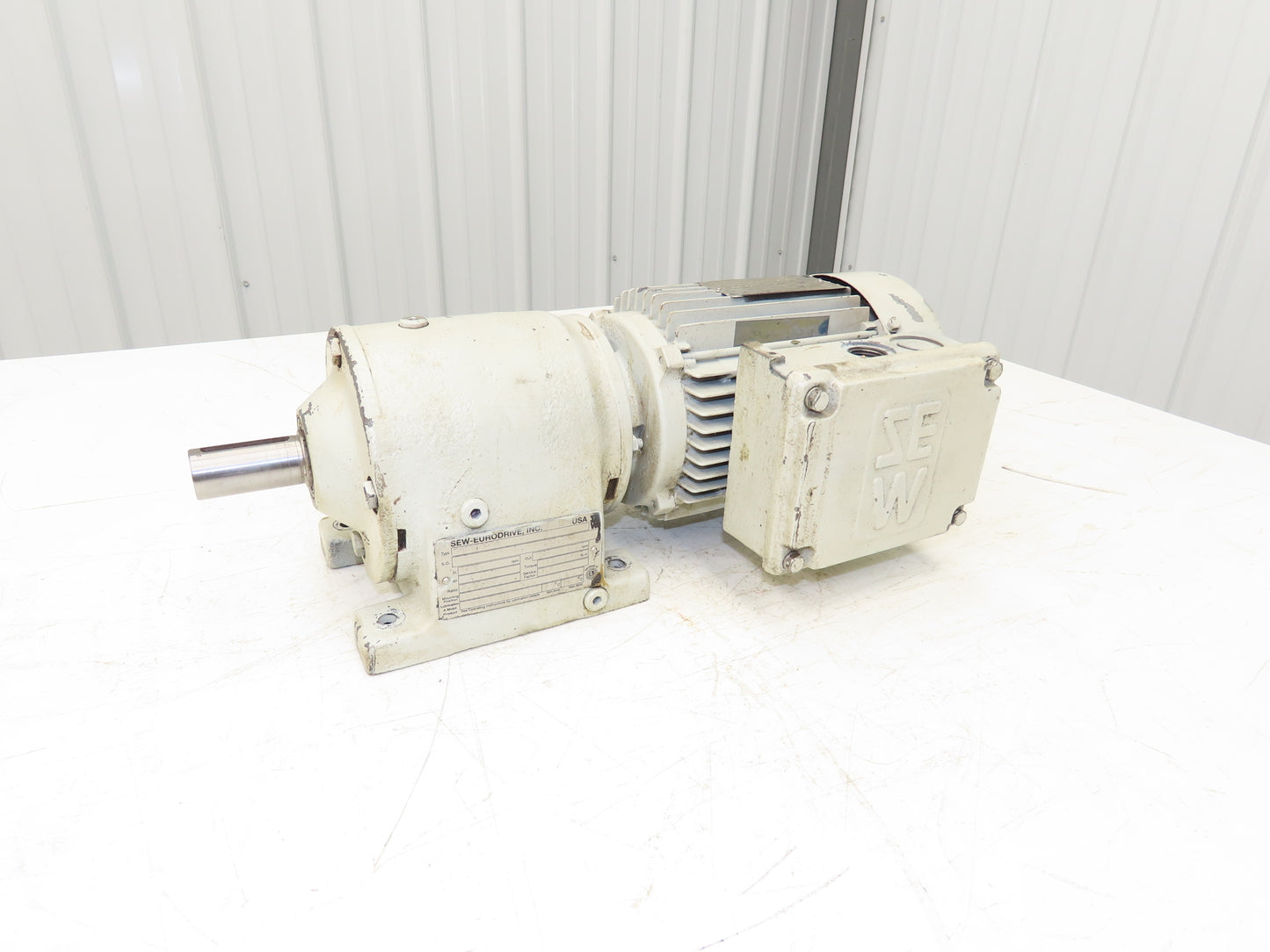 Sew Eurodrive R40DT80N4 AC Gearmotor 3.98:1 Reducer 1HP 427RPM 230/460V 3Ph