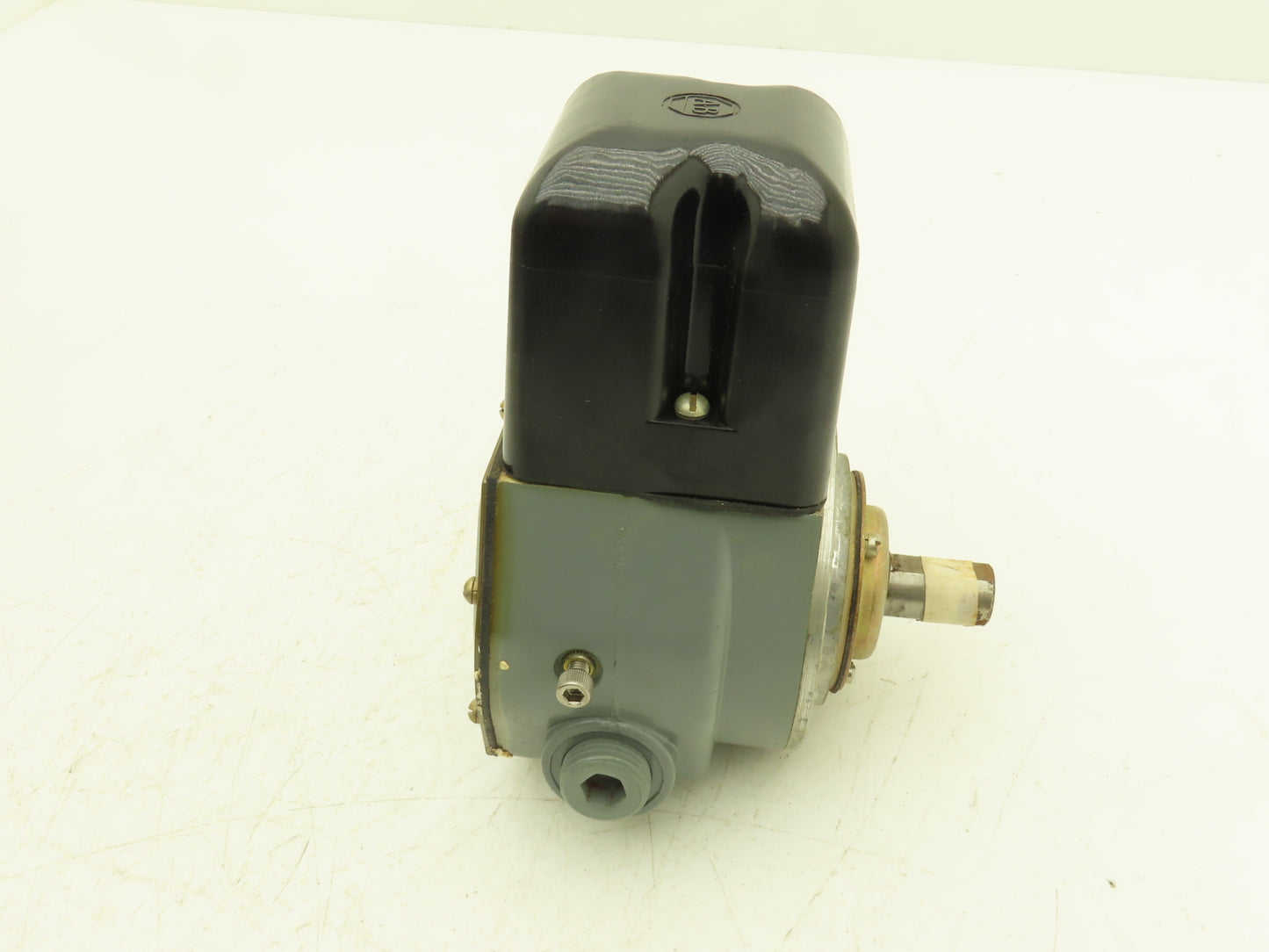 Allen Bradley 808-CL1A1 Zero Speed Plugging Switch 50-200 RPM 120V Ser E