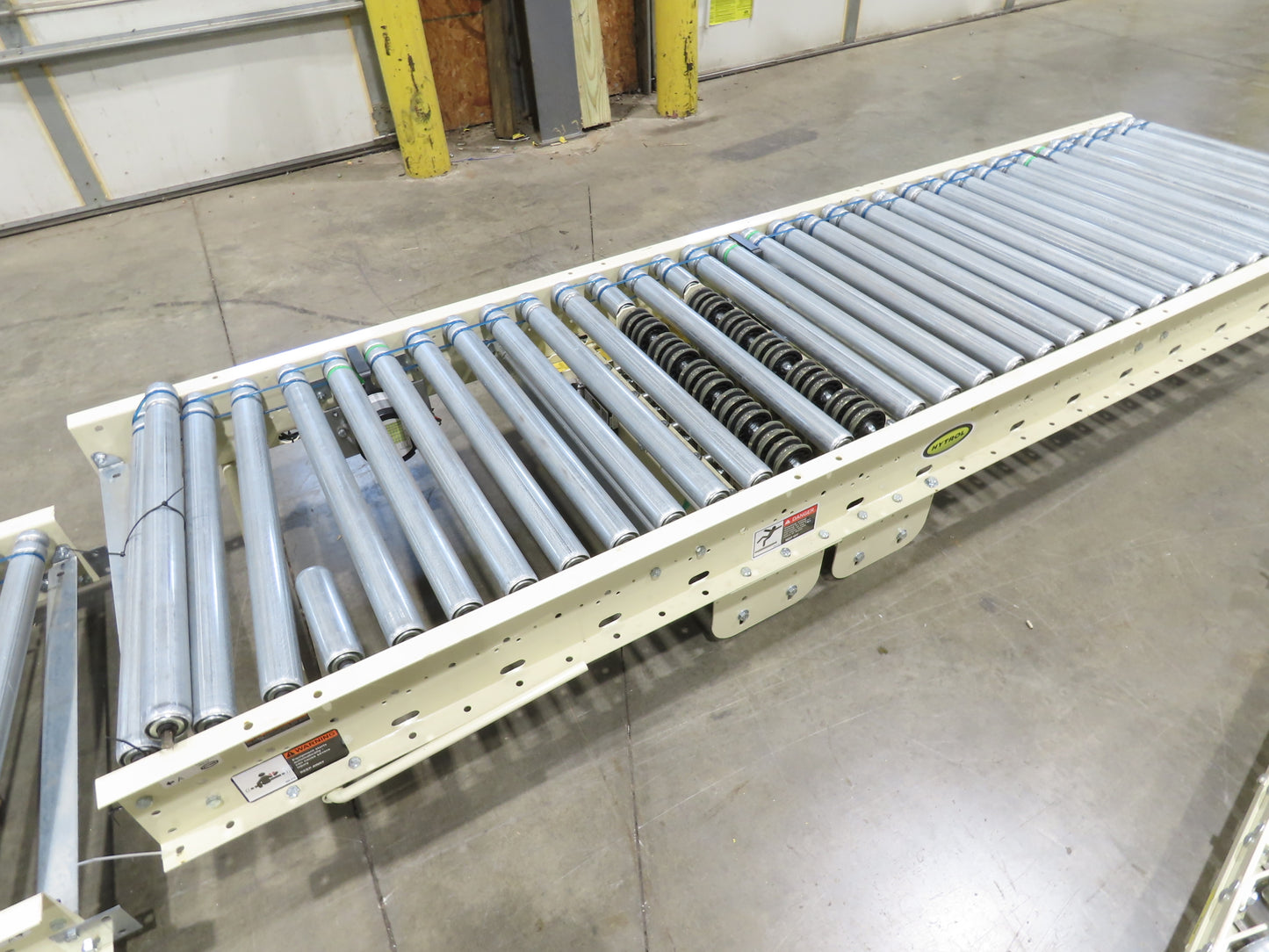 Hytrol 30" Gravity Roller Conveyor 1.9" Roller 27"BF 5-Sections 48' 4"L w/Legs