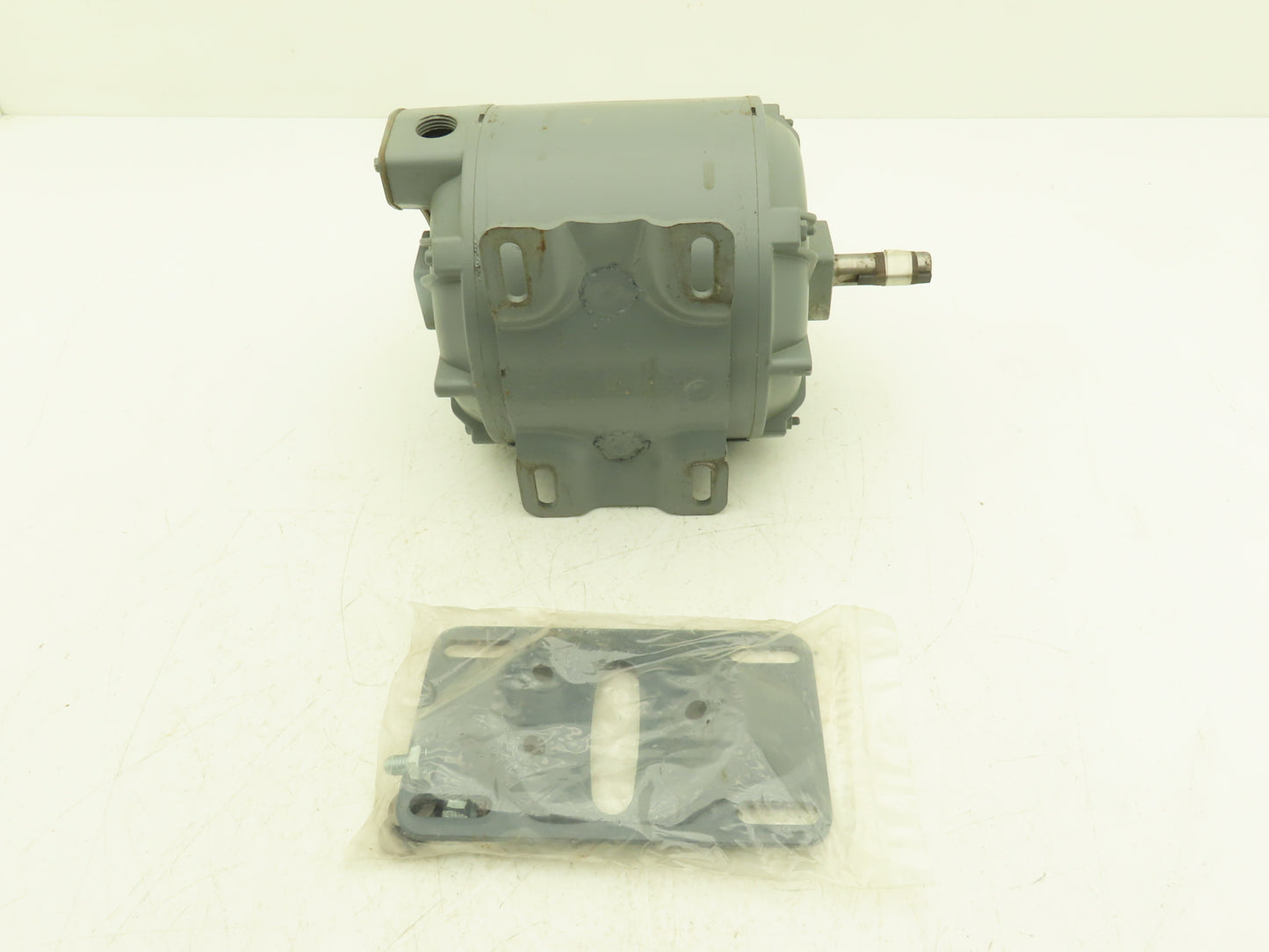 Delco 2J7624-Z Vintage AC Motor 1/2Hp 1750 RPM 230/460V 3PH 56 Frame 5/8"Shaft