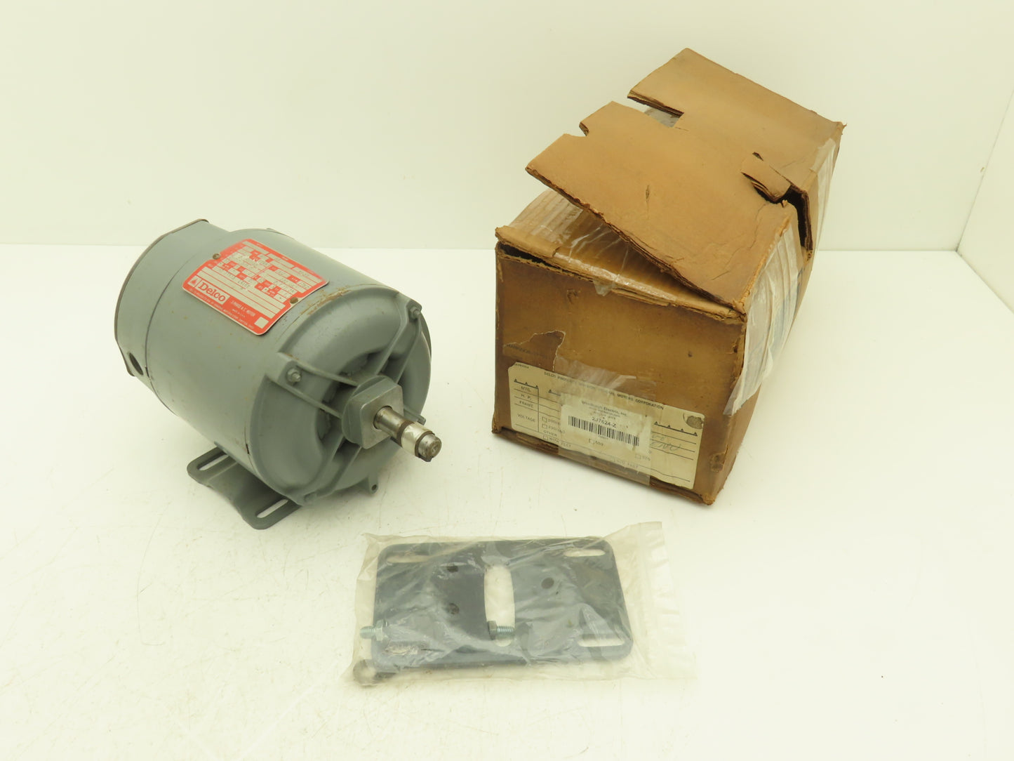 Delco 2J7624-Z Vintage AC Motor 1/2Hp 1750 RPM 230/460V 3PH 56 Frame 5/8"Shaft