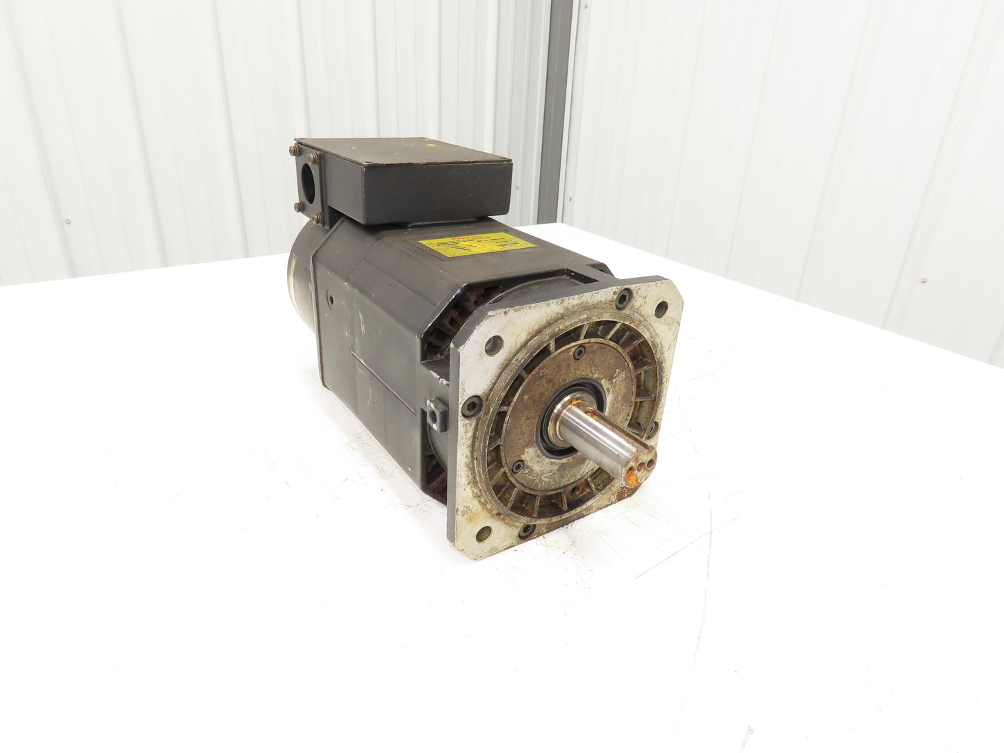 Fanuc A06B-1002-B100 AC Spindle Motor 3.7kW 6000rpm 200v 3ph