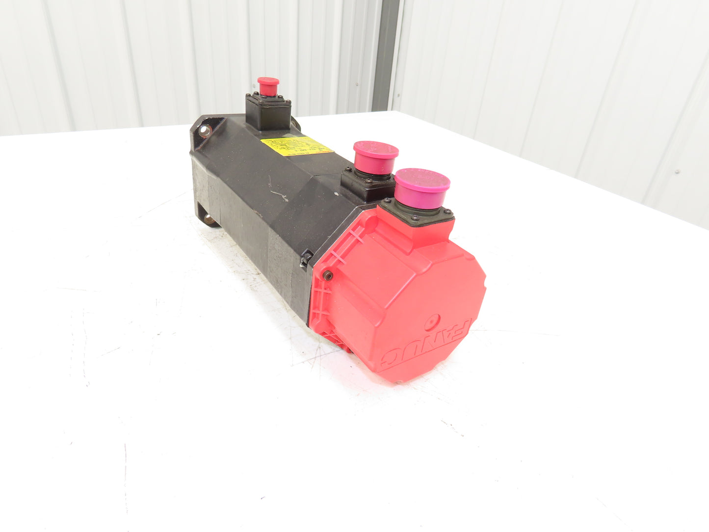 Fanuc AC Servo Motor 126V 2000 RPM Encoder A290-0561-V502