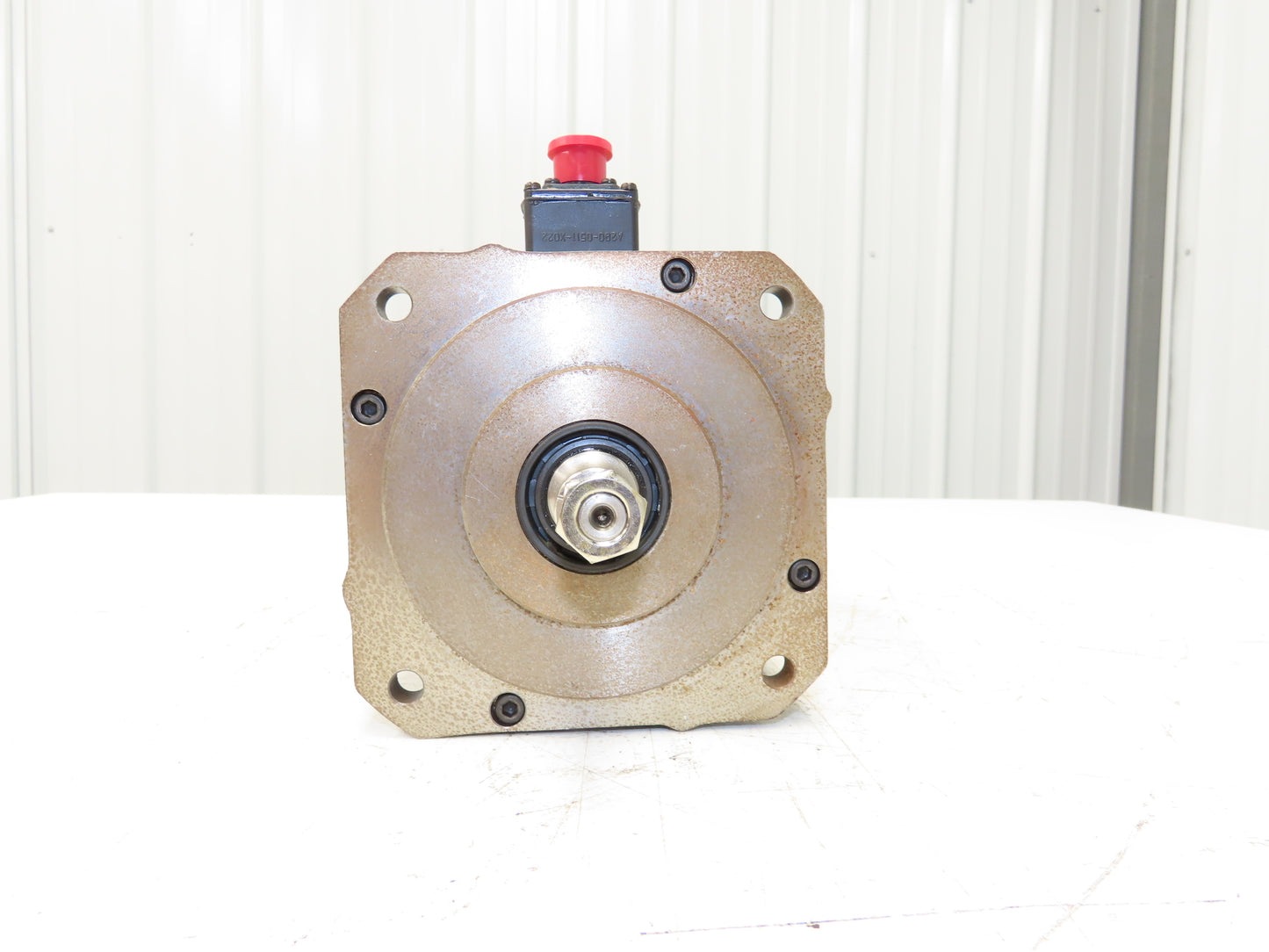 Fanuc AC Servo Motor 126V 2000 RPM Encoder A290-0561-V502