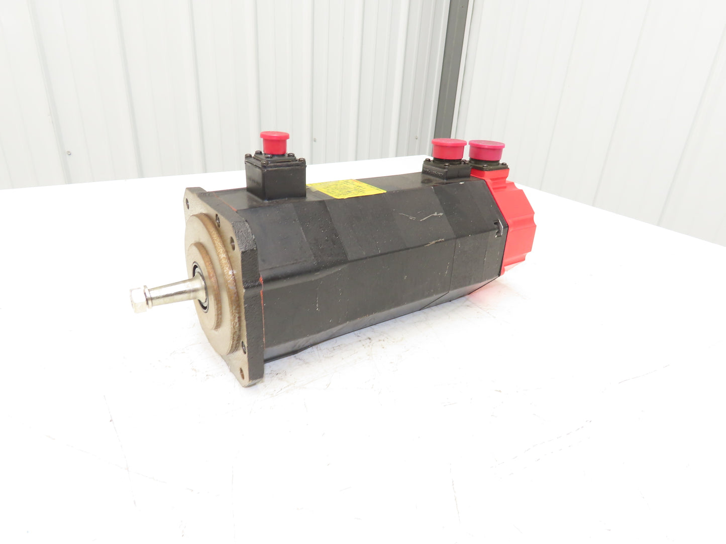 Fanuc AC Servo Motor 126V 2000 RPM Encoder A290-0561-V502